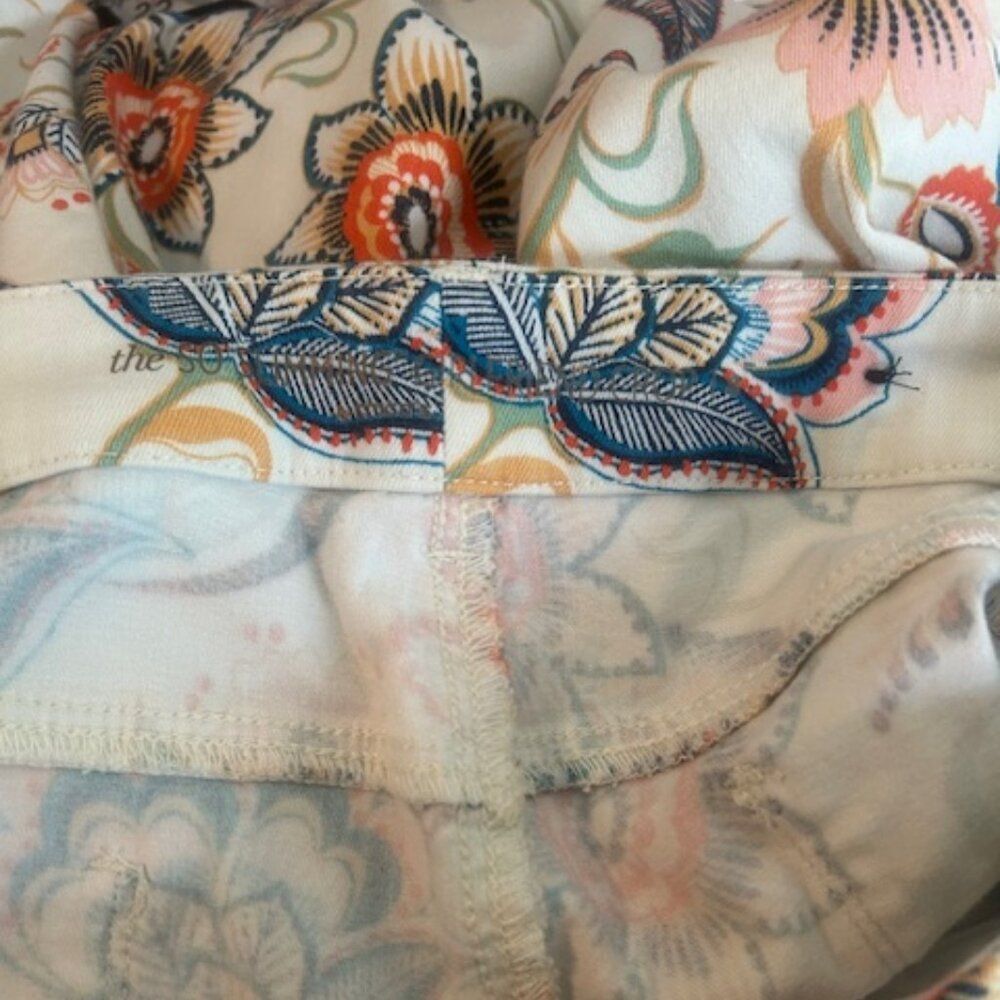 Chico's The So Slimming Girlfriend Floral 5 pocket crop, size 2.5/14 - Picture 4 of 5